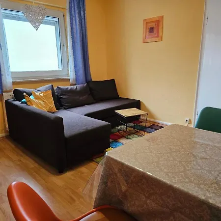 דירה Eigener Eingang, 1-zimmer Mit Bett Und Grosse Wohnkueche Mit Schlafcouch אוברהאוזן