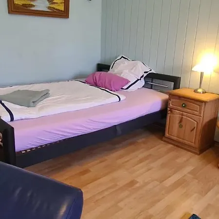 Eigener Eingang, 1-zimmer Mit Bett Und Grosse Wohnkueche Mit Schlafcouch דירה אוברהאוזן