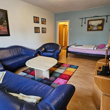 דירה Eigener Eingang, 1-zimmer Mit Bett Und Grosse Wohnkueche Mit Schlafcouch *