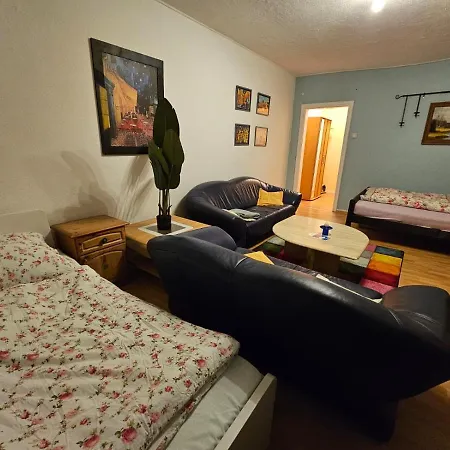 Eigener Eingang, 1-zimmer Mit Bett Und Grosse Wohnkueche Mit Schlafcouch