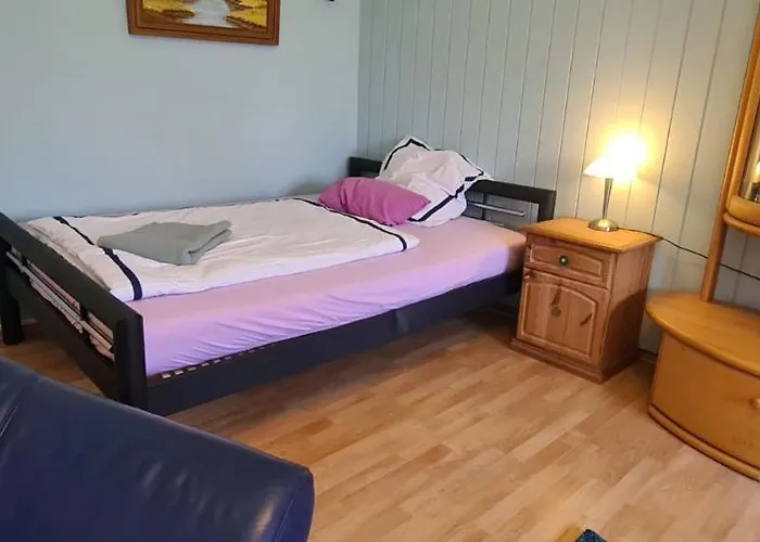 Eigener Eingang, 1-zimmer Mit Bett Und Grosse Wohnkueche Mit Schlafcouch Lägenhet Oberhausen (North Rhine-Westphalia)